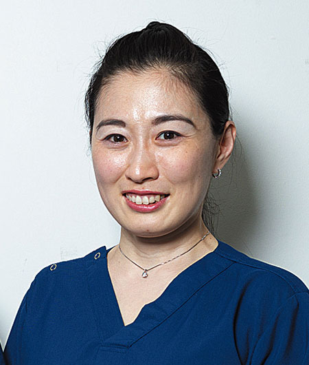 整形外科部長・関節治療センター副センター長　桑沢　綾乃