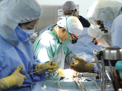 心臓血管外科では、累計9000例以上の手術を行ってきた。