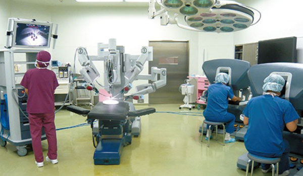 前立腺がんなどで手術支援ロボット「ダビンチ」を使用