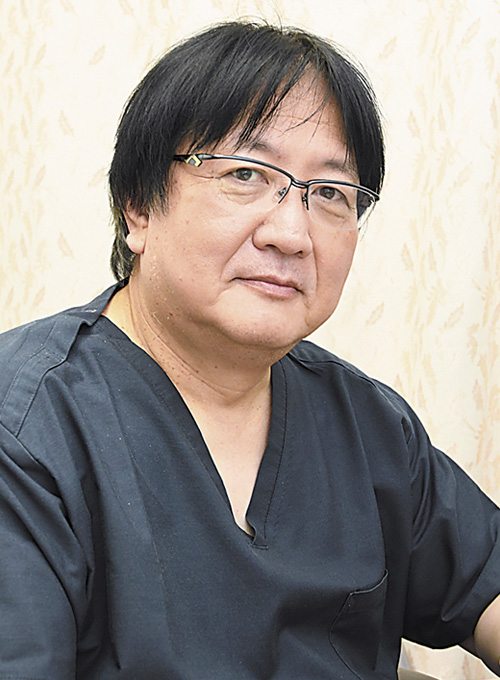 院長・医学博士　右島 富士男