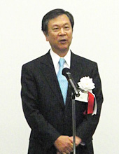 Chancellor & President Kazuyuki Nagai delivering a speech.