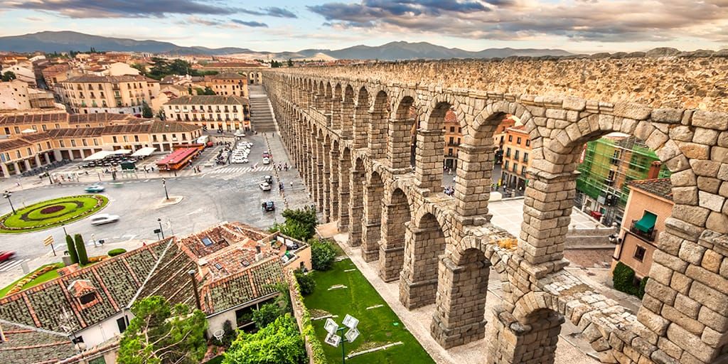 【ローマ帝国の史跡】セゴビアの水道橋、メリダの古代ローマ劇場