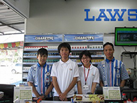 日本と同じ制服を着た店舗の皆さん