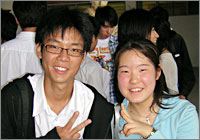 現地学生との交流会で校内を案内してくれたジョナサンと私