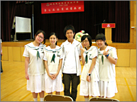 明るく接してくれる香港の生徒達