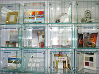 生産されている製品が展示されている