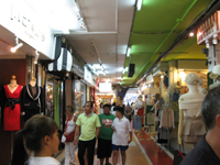 タイ地元の商店街　雑多な雰囲気がとてもいい