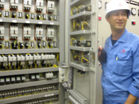 装置を見せてくれたエンジニアの方は日本人でした！